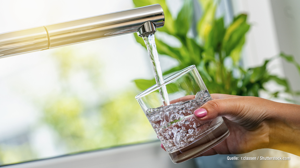 Mineralwasser oder aus der Leitung: Welches Wasser ist gesünder? - It